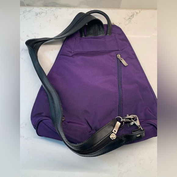 Baggallini Purple Nylon Black Sling Bag - Picture 2 of 5
